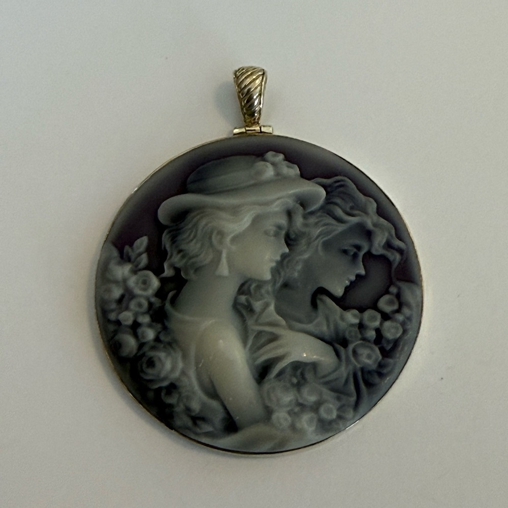 925 Purple and White Cameo Pendant Necklace - Picture 3 of 7